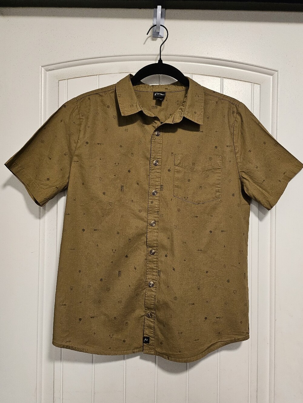 art class Short-Sleeve Button-Down Shirt in Mustard Brown